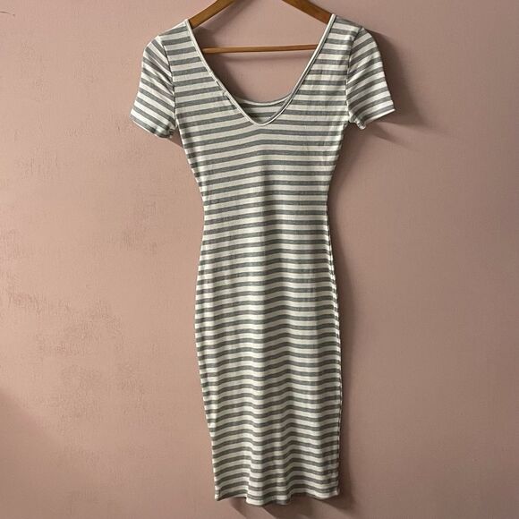 Charlotte Russe NWT Light Gray & Cream Striped Bodycon Midi Dress Size S - Picture 10 of 12